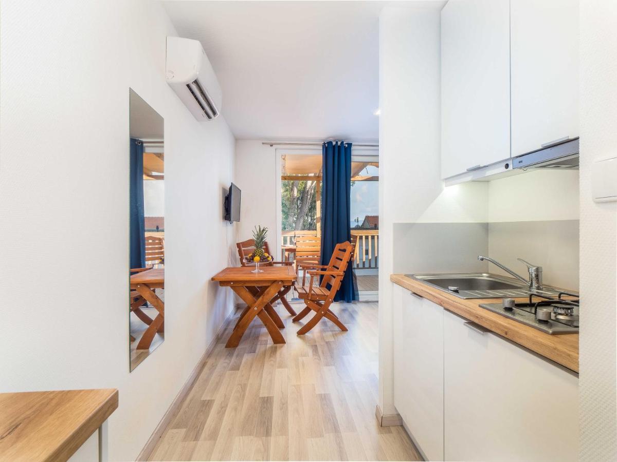 Mediteran Travel Mobile Homes Miran Pirovac Εξωτερικό φωτογραφία