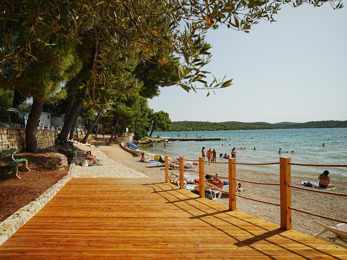 Mediteran Travel Mobile Homes Miran Pirovac Εξωτερικό φωτογραφία