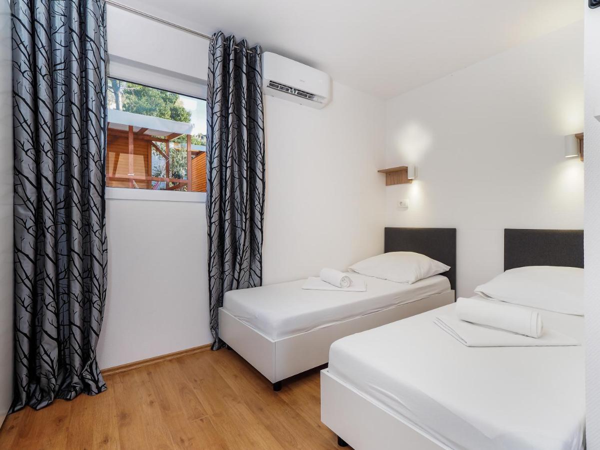 Mediteran Travel Mobile Homes Miran Pirovac Εξωτερικό φωτογραφία