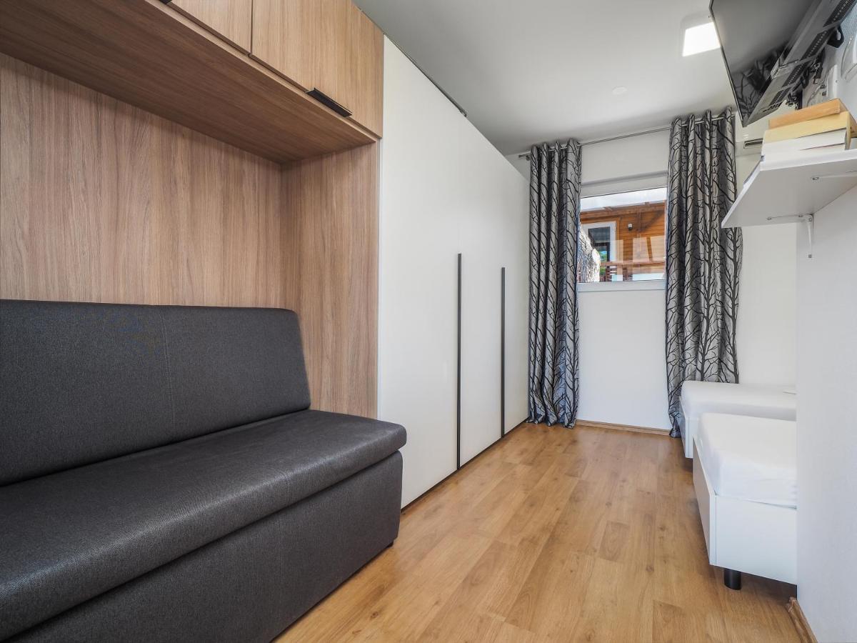 Mediteran Travel Mobile Homes Miran Pirovac Εξωτερικό φωτογραφία