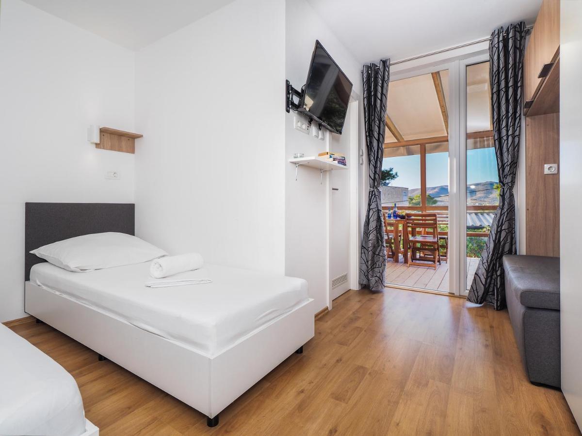 Mediteran Travel Mobile Homes Miran Pirovac Εξωτερικό φωτογραφία