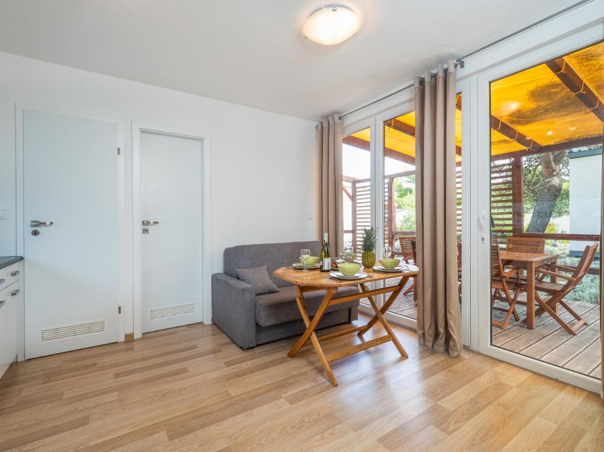 Mediteran Travel Mobile Homes Miran Pirovac Εξωτερικό φωτογραφία
