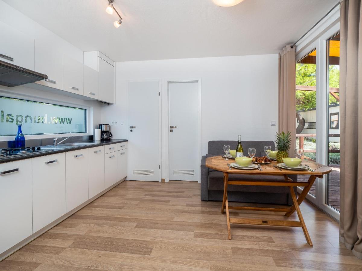 Mediteran Travel Mobile Homes Miran Pirovac Εξωτερικό φωτογραφία